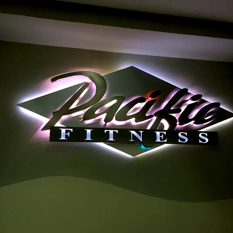 Letrero retroiluminado Pacific Fitness