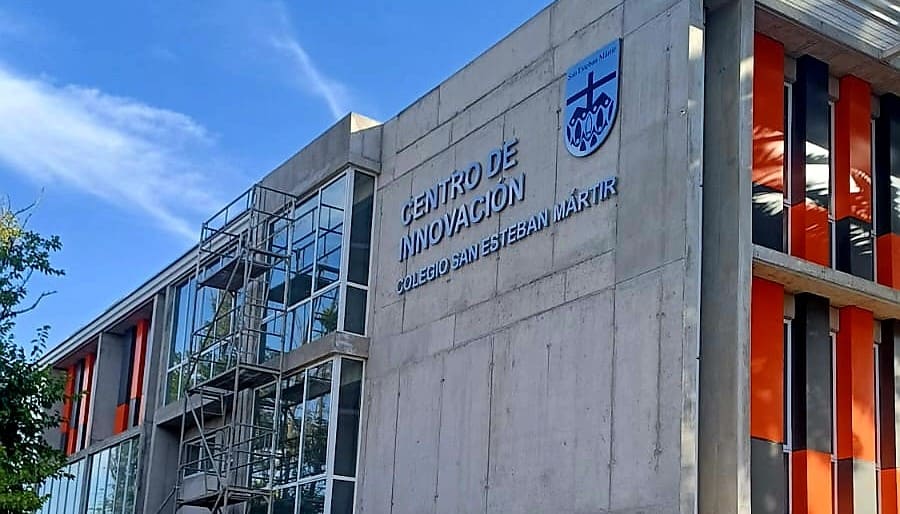 Letras de acero inoxidable